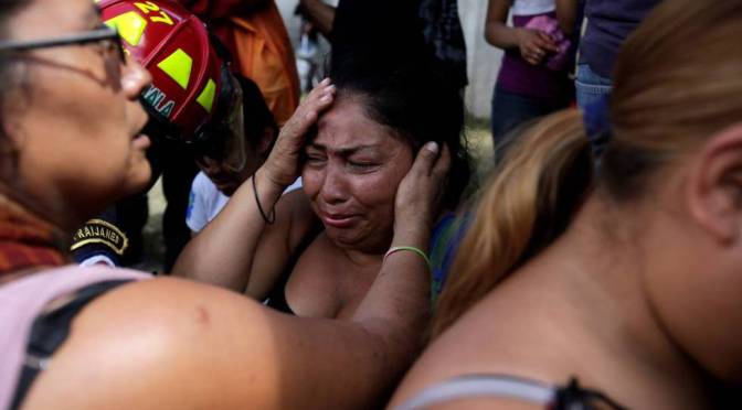 Mueren 31 niñas en el incendio de un centro para menores en Guatemala